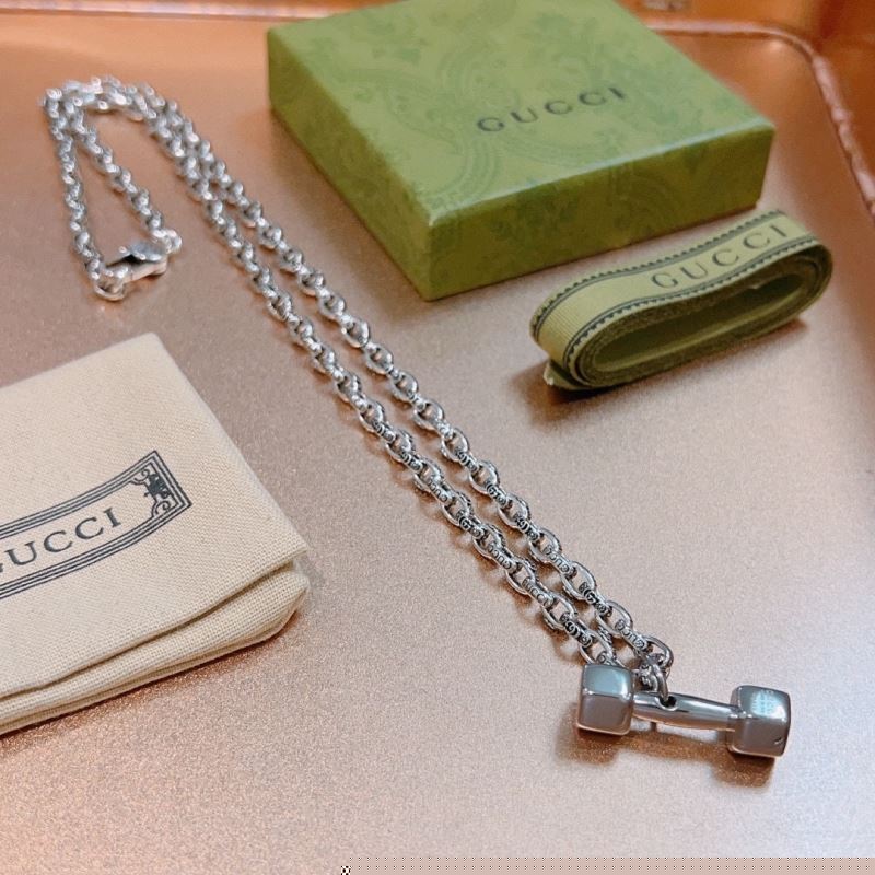 G*u*i necklaces